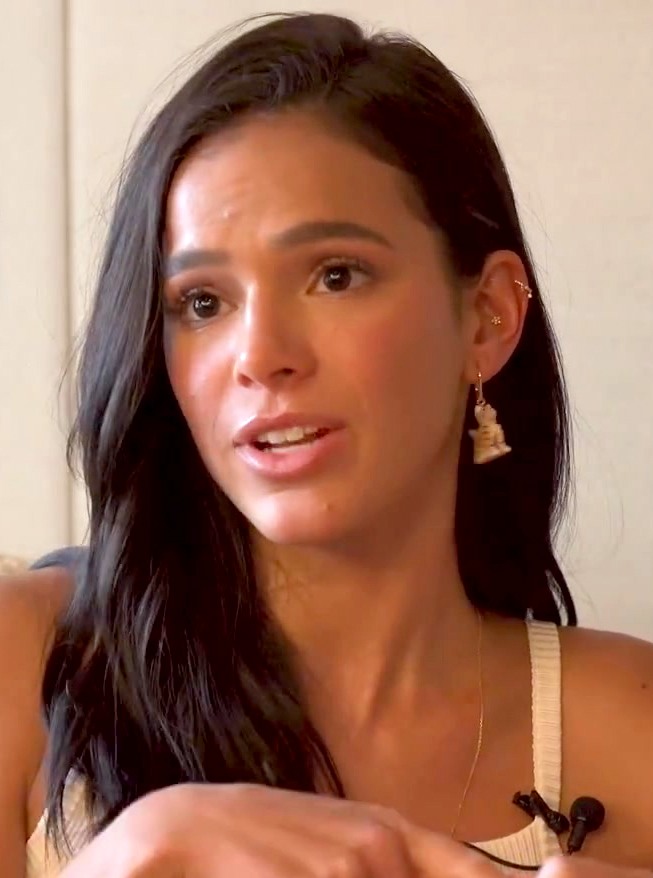 Brazilian actress Bruna Marquezine gives interview to YouTuber Dora Figueiredo. (653×878)