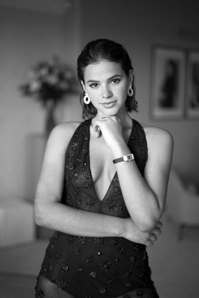 Brazilian Actress Bruna Marquezine wearing a Jaeger-LeCoultre Reverso One Duetto High Jewelry watch poses for a portrait during the 74th Venice Film Festival in the Jaeger-LeCoultre lounge at Hotel Excelsior on September 3, 2017 in Venice, Italy. (409×612)