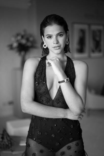 Brazilian Actress Bruna Marquezine wearing a Jaeger-LeCoultre Reverso One Duetto High Jewelry watch poses for a portrait during the 74th Venice Film Festival in the Jaeger-LeCoultre lounge at Hotel Excelsior on September 3, 2017 in Venice, Italy. (409×612)
