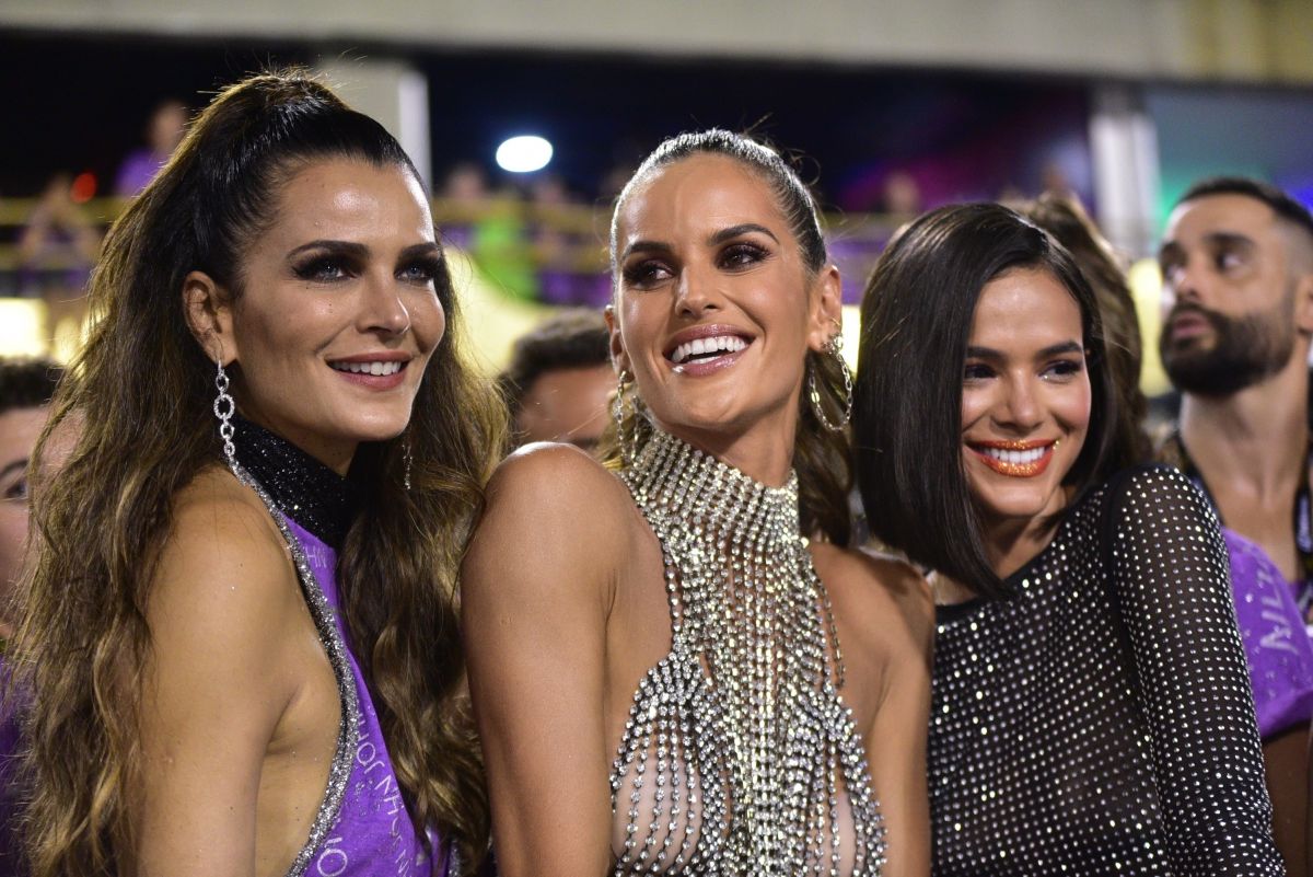 BRUNA MARQUEZINE and IZABEL GOULART at Carnival in Rio De Janeiro 03/10/2019 (1200×801)