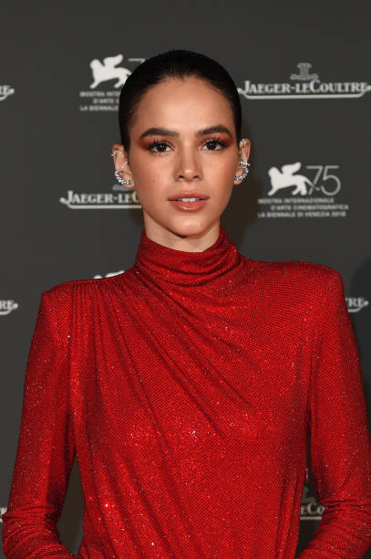 Bruna Marquezine arrives for the Jaeger-LeCoultre Gala Dinner during the 75th Venice International Film Festival at Arsenale on September 4, 2018 in Venice, Italy. (407×612)