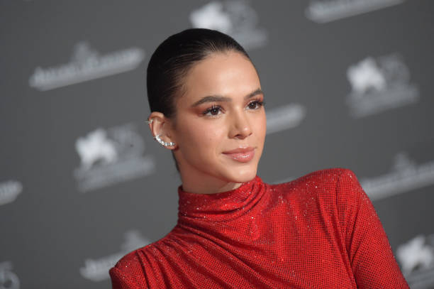 Bruna Marquezine arrives for the Jaeger-LeCoultre Gala Dinner during the 75th Venice International Film Festival at Arsenale on September 4, 2018 in Venice, Italy. (612×407)