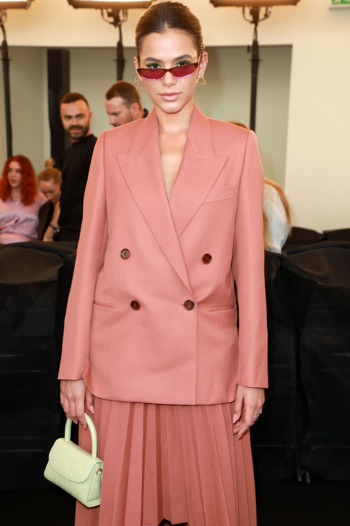BRUNA MARQUEZINE at Acne Studios Haute Couture Fall/Winter 2019/2020 Show at Paris Fashion Week 06/30/2019 — frame 12/16 (1200×1800)