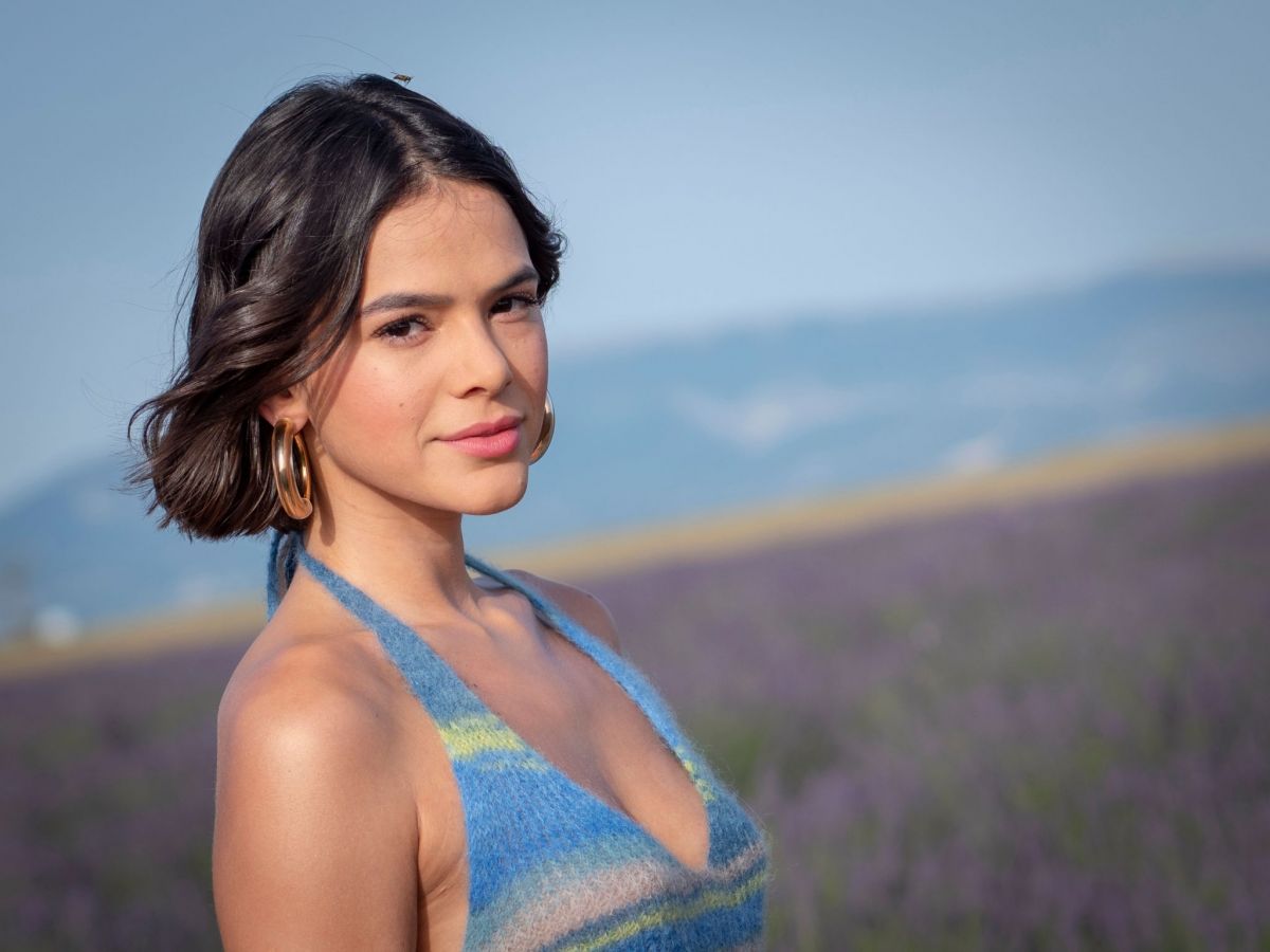 Bruna Marquezine at Jacquemus Spring Summer 2020