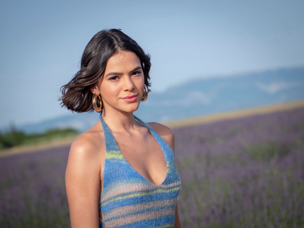 BRUNA MARQUEZINE at Jacquemus Spring/Summer 2020 Fashion Show in Valensole 06/24/2019 (1200×900)