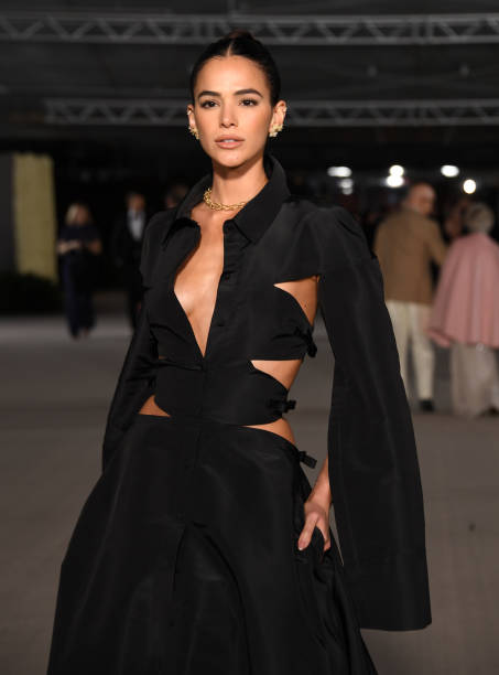 Bruna Marquezine attends 2nd Annual Academy Museum Gala at Academy Museum of Motion Pictures on October 15, 2022 in Los Angeles, California. — frame 1/39 (453×612)