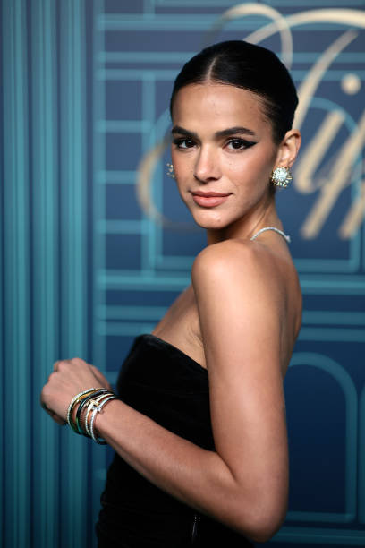Bruna Marquezine attends as Tiffany & Co. Celebrates the reopening of NYC Flagship store, The Landmark on April 27, 2023 in New York City. (408×612)
