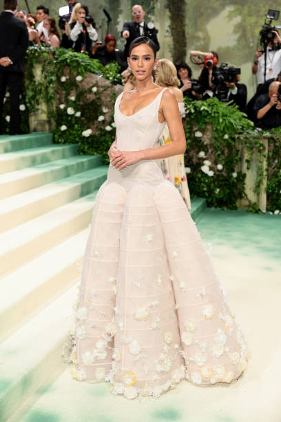 Bruna Marquezine attends The 2024 Met Gala Celebrating "Sleeping Beauties: Reawakening Fashion" at The Metropolitan Museum of Art on May 06, 2024 in New York City. — frame 4/11 (408×612)