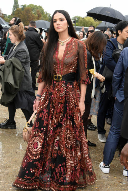 Bruna Marquezine attends the Christian Dior Womenswear Spring/Summer 2020 show as part of Paris Fashion Week on September 24, 2019 in Paris, France. — frame 4/65 (409×612)