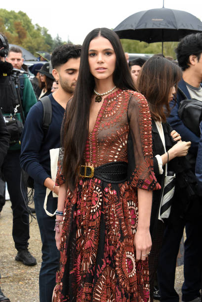 Bruna Marquezine attends the Christian Dior Womenswear Spring/Summer 2020 show as part of Paris Fashion Week on September 24, 2019 in Paris, France. — frame 2/65 (409×612)