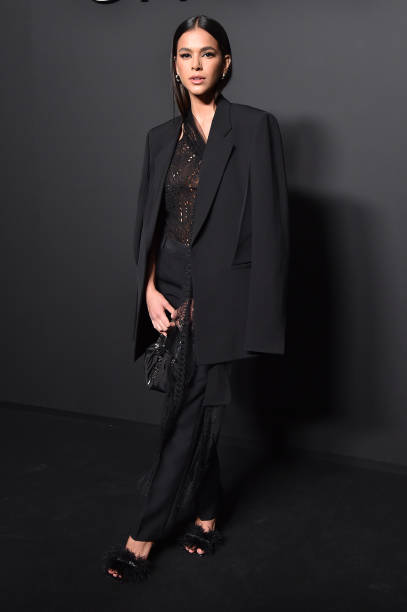 Bruna Marquezine — Givenchy : Photocall - Paris Fashion Week - Womenswear F/W 2022-2023