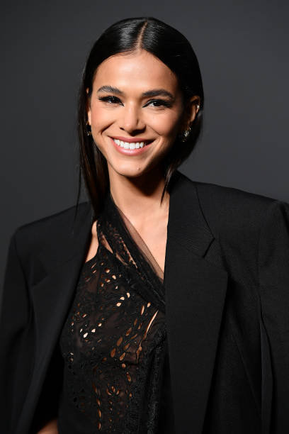 Bruna Marquezine — Givenchy : Photocall - Paris Fashion Week - Womenswear F/W 2022-2023