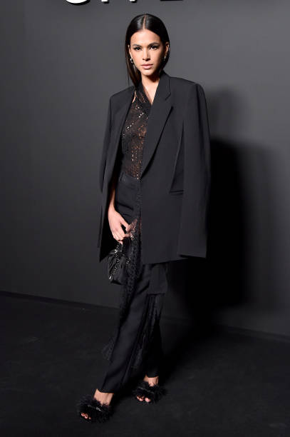 Bruna Marquezine attends the Givenchy Womenswear Fall/Winter 2022/2023 show as part of Paris Fashion Week on March 06, 2022 in Paris, France. — frame 7/16 (407×612)