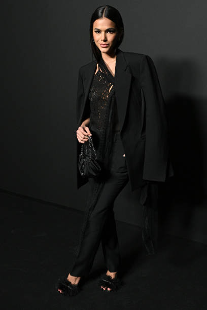 Bruna Marquezine attends the Givenchy Womenswear Fall/Winter 2022/2023 show as part of Paris Fashion Week on March 06, 2022 in Paris, France. — frame 1/16 (408×612)