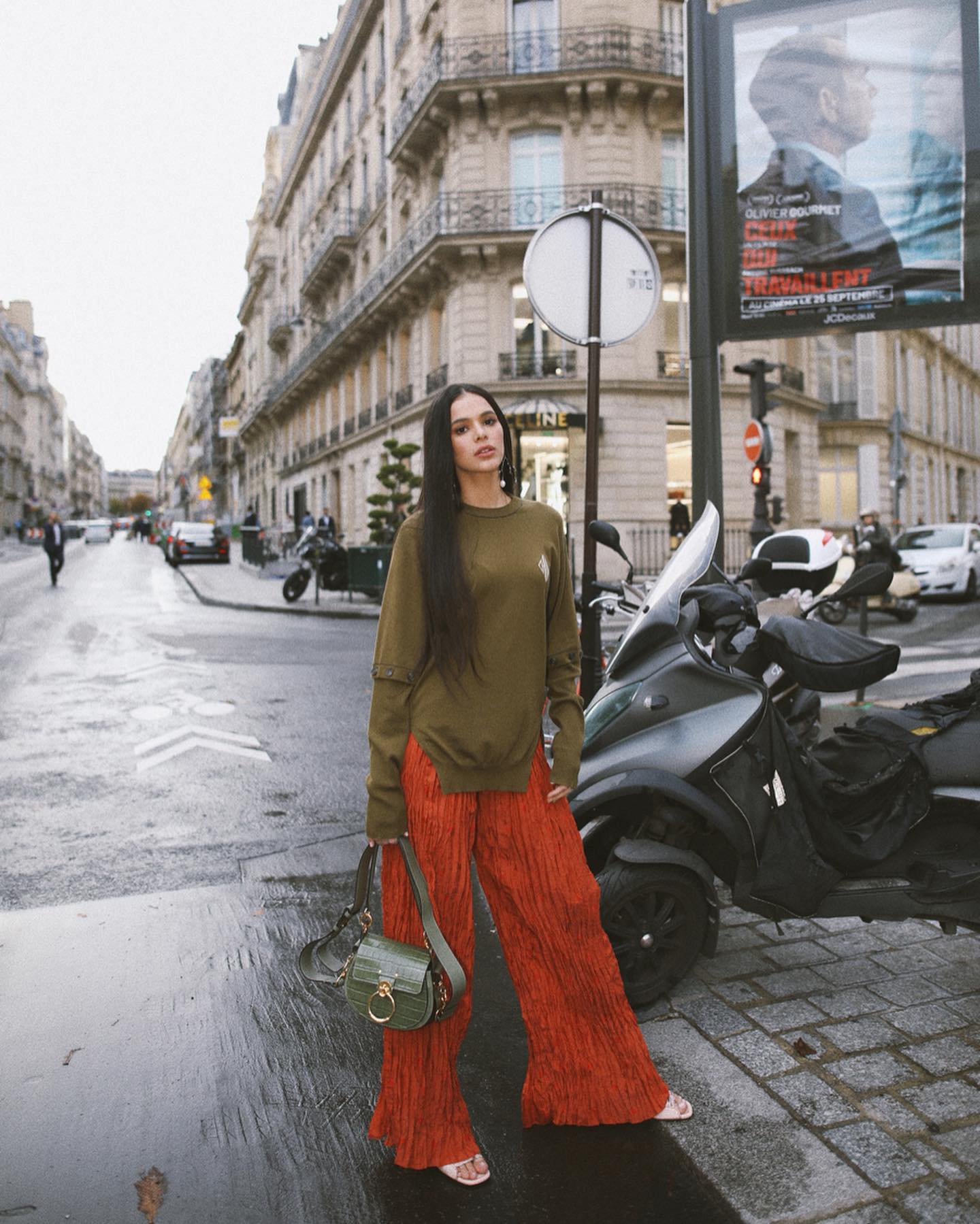 Outro lookinho perdido no rolo da câmera. (Eu tô encontrando e revelei várias fotos do #pfw19 e resolvi postar mesmo ...