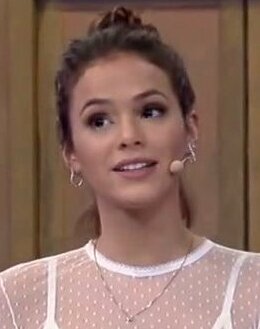 Bruna Marquezine on the talk show "Lady Night" (2018). (260×329)
