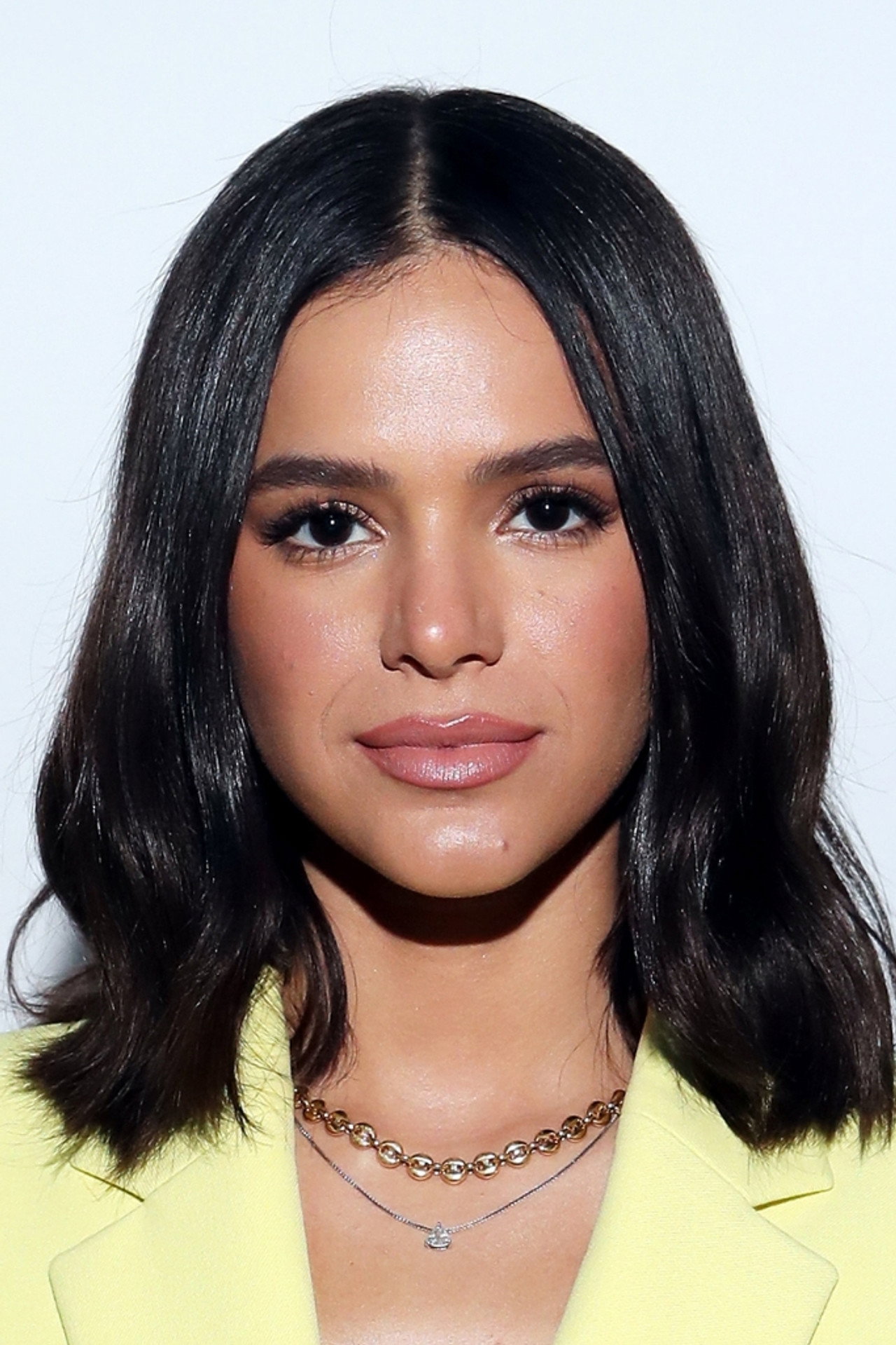 Bruna Marquezine — Profile Photo (683×1024)