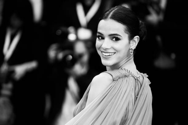 This image has been converted in black and white) Bruna Marquezine walks the red carpet ahead of the 'A Star Is Born' screening during the 75th Venice Film Festival, in Venice, Italy, on August 31, 2018. (612×408)