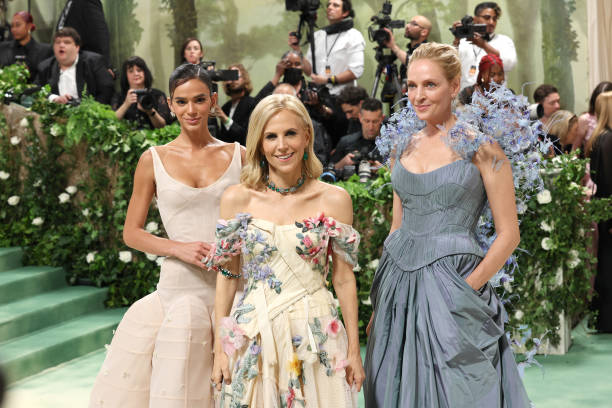Bruna Marquezine, Tory Burch and Uma Thurman attend The 2024 Met Gala Celebrating "Sleeping Beauties: Reawakening Fashion" at The Metropolitan Museum of Art on May 06, 2024 in New York City. — frame 2/4 (612×408)