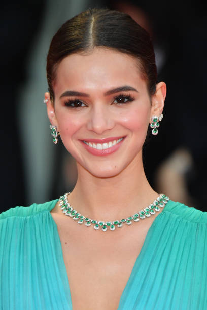 Bruna Marquezine walks the red carpet ahead of the 'A Star Is Born' screening during the 75th Venice Film Festival at Sala Grande on August 31, 2018 in Venice, Italy. (408×612)