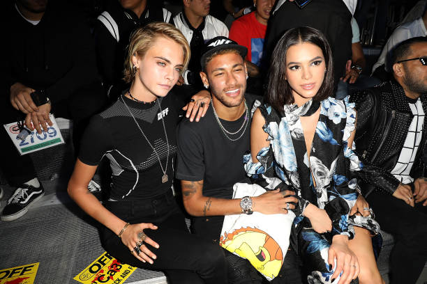 Cara Delevingne, Neymar Jr and Bruna Marquezine attend the Off-White show as part of the Paris Fashion Week Womenswear Spring/Summer 2019 on September 27, 2018 in Paris, France. — frame 61/65 (612×408)