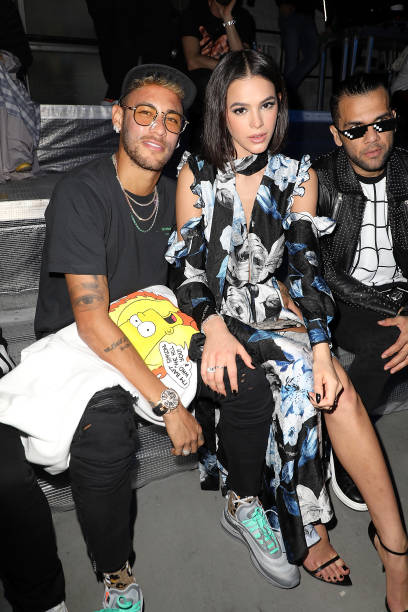 Neymar Jr,Bruna Marquezine and Daniel Alves attend the Off-White show as part of the Paris Fashion Week Womenswear Spring/Summer 2019 on September 27, 2018 in Paris, France. — frame 62/65 (408×612)
